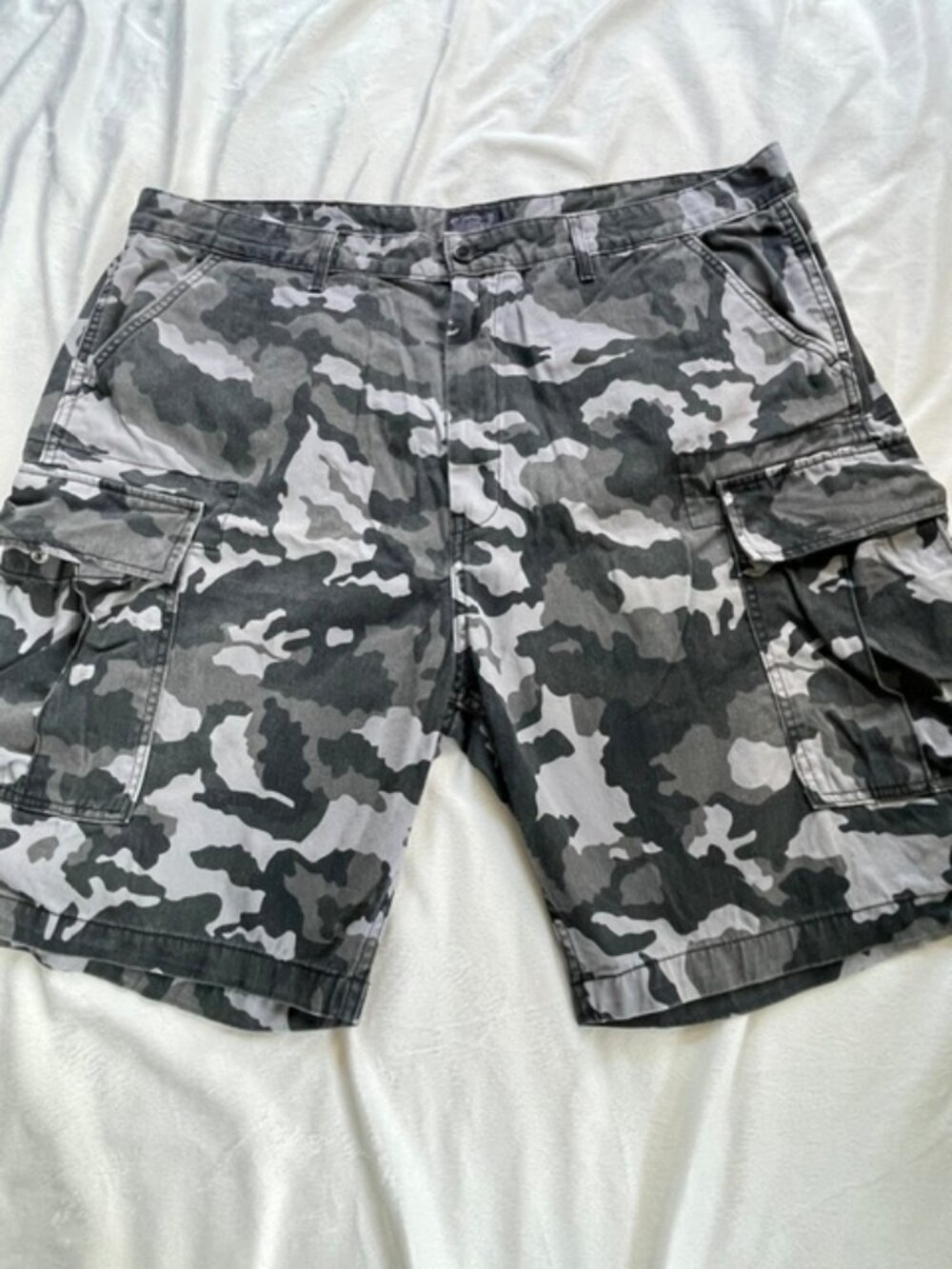 Levi Strauss & Co. Men's Vintage Cargo Short Pants, Black Camo, Size 40